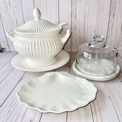 LOT 196  VINTAGE KITCHEN GROUP TUREEN DOMED MARBLE PLATE SHELL SHAPE SERVER 