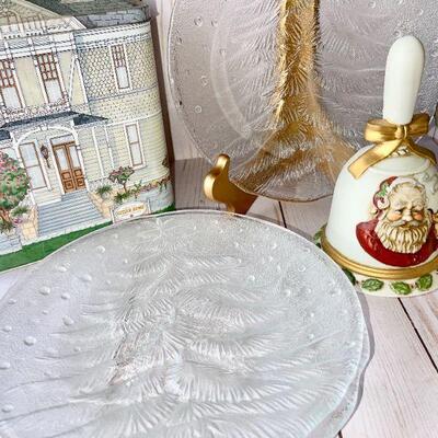 LOT 197  VINTAGE GROUP OF HOLIDAY DECORATIVE ITEMS LENOX SNOWMAN "HOME DELIVERY"