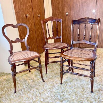 LOT 199  VINTAGE GROUP OF 3 WOODEN SIDE CHAIRS CANE SEATS 