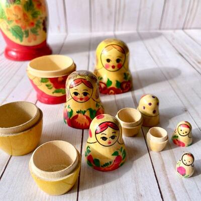 LOT 204  RUSSIAN NESTING DOLL SETS & ORNAMENTS NESTING BOXES 