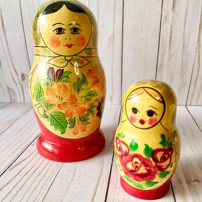 LOT 204  RUSSIAN NESTING DOLL SETS & ORNAMENTS NESTING BOXES 