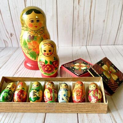 LOT 204  RUSSIAN NESTING DOLL SETS & ORNAMENTS NESTING BOXES 