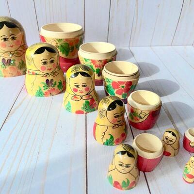 LOT 204  RUSSIAN NESTING DOLL SETS & ORNAMENTS NESTING BOXES 
