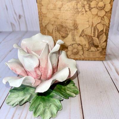 LOT 205  ANTIQUE ROMANTIC GROUP OF SENTIMENTAL DECORATIVE ITEMS BOXES POETRY ROSE