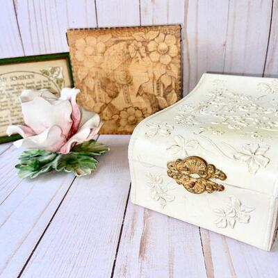 LOT 205  ANTIQUE ROMANTIC GROUP OF SENTIMENTAL DECORATIVE ITEMS BOXES POETRY ROSE
