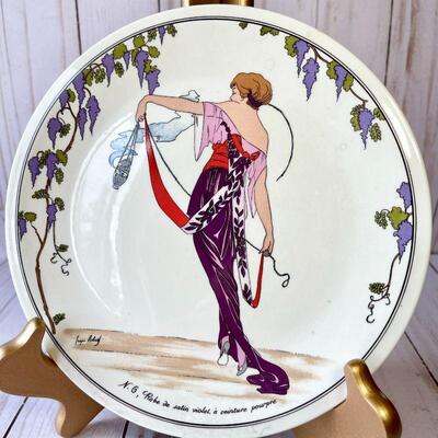 LOT  206  FASHION COLLECTOR PLATES ART DECO VILLEROY & BOCH PAINTED PURPLE/GOLD GLASS VASE