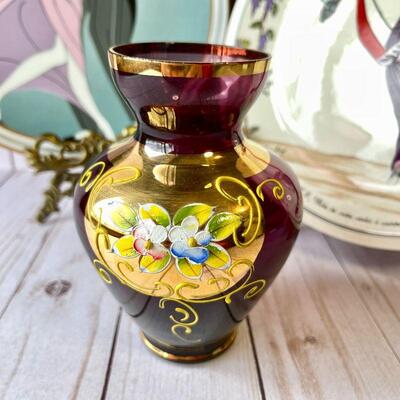 LOT  206  FASHION COLLECTOR PLATES ART DECO VILLEROY & BOCH PAINTED PURPLE/GOLD GLASS VASE