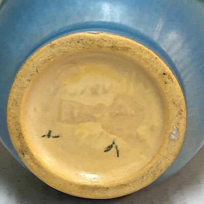 Roseville 6â€ Whiterose Vase 