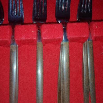 Authentic Canoe Muffin Pattern flatware 30 pc & case