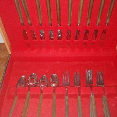 Authentic Canoe Muffin Pattern flatware 30 pc & case