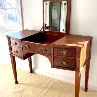 Lovely Vintage Drexel Vanity Desk 
