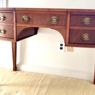 Lovely Vintage Drexel Vanity Desk 