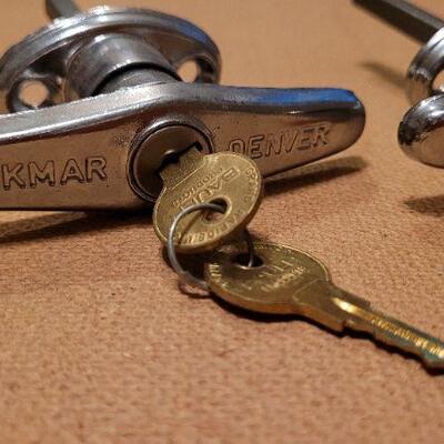 Lot 1205: (3) Vintage Garage Door Handle Locks 