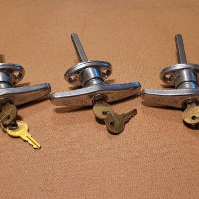 Lot 1205: (3) Vintage Garage Door Handle Locks 