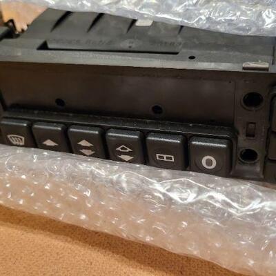 Lot 1209: Vintage New Stock MERCEDES BENZ Control Unit 