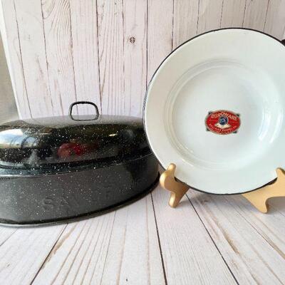 LOT 209  VINTAGE KITCHEN 2 CHICKEN GRANITE WARE ROASTERS & ENAMEL PLATE w/LABEL COUNTRY FARM HOUSE
