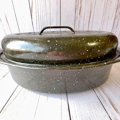 LOT 209  VINTAGE KITCHEN 2 CHICKEN GRANITE WARE ROASTERS & ENAMEL PLATE w/LABEL COUNTRY FARM HOUSE
