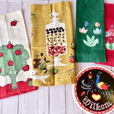 Lot 214  VINTGE PRINTED & APPLIQUE KITCHEN TOWELS