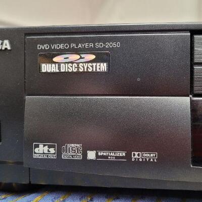 Lot 1225: TOSHIBA DVD Video Player SD-2050