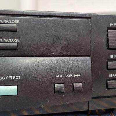 Lot 1225: TOSHIBA DVD Video Player SD-2050