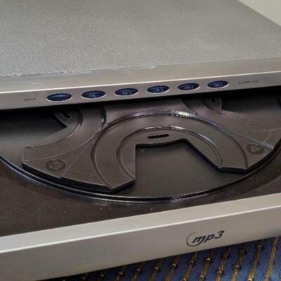Lot 1226: Vintage RCA RP8078 Mp3 5 Disc Changer 