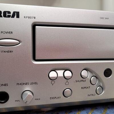 Lot 1226: Vintage RCA RP8078 Mp3 5 Disc Changer 