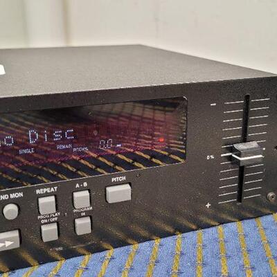 Lot 1228: Vintage DENON DN-C365 Compact Disc MP3 Player 