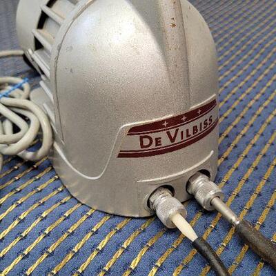 Lot 1229: Vintage De Vilbiss Air Compressor TESTED A+