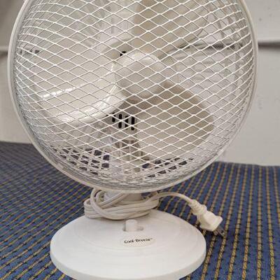 Lot 1230: Small Table Top COOL BREEZE Fan TESTED A+
