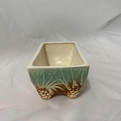 .125. VINTAGE | McCoy Planter | Pine Cone Pattern