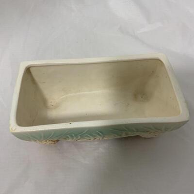 .125. VINTAGE | McCoy Planter | Pine Cone Pattern