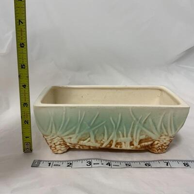 .125. VINTAGE | McCoy Planter | Pine Cone Pattern