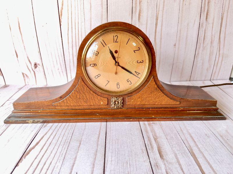 LOT 223 VINTAGE ELECTRIC MANTLE CLOCK NOT RUNNING