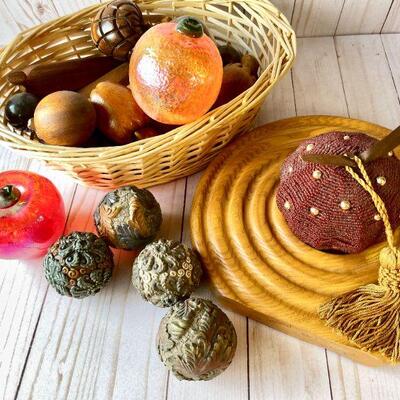 LOT 226  VINTAGE GROUP WOODEN FRUIT 