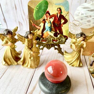 LOT 227  FUN GROUP OF KITCHY DECOR CLIP ON ANGELS MIRRORS ORNAMENTS COASTERS GLASS MARBLE CLOCK