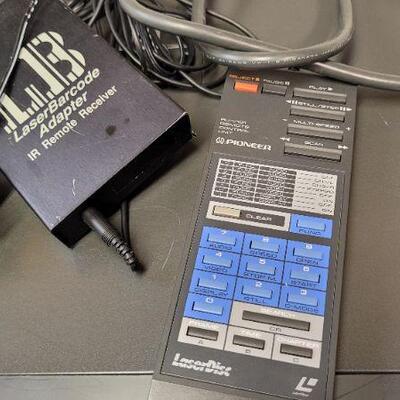 Lot 1240: Vintage LASERDISC Player - Player Won't Eject Tray...