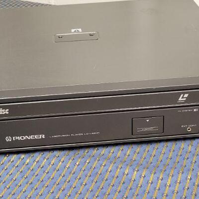 Lot 1240: Vintage LASERDISC Player - Player Won't Eject Tray...