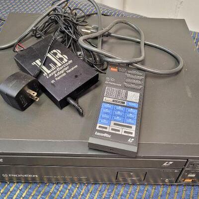 Lot 1240: Vintage LASERDISC Player - Player Won't Eject Tray...