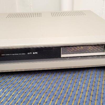 Lot 1246: Vintage JVC SR-8360U Video Cassette Recorder 