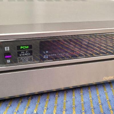Lot 1247: Vintage SONY EV S550 Video 8 Cassette Recorder 