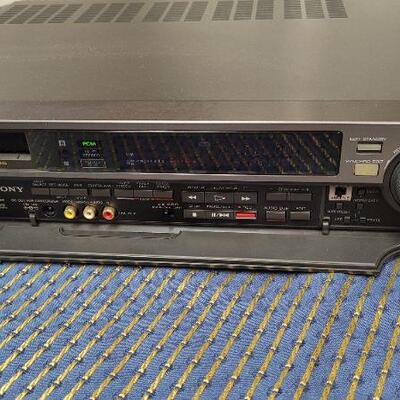Lot 1247: Vintage SONY EV S550 Video 8 Cassette Recorder 