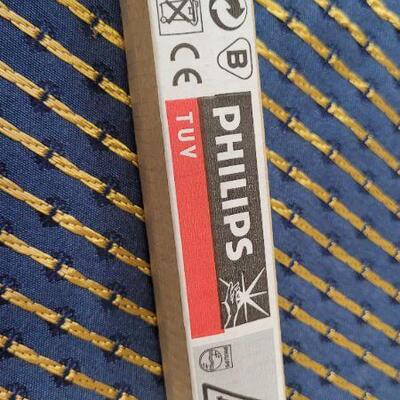 Lot 1258: Vintage PHILIPS TUV Light Bulb