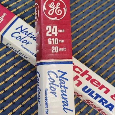 Lot 1259: Vintage KITCHEN & BATH Ultra Light Bulbs 