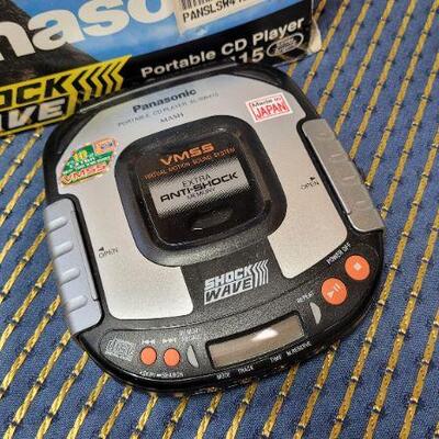 Lot 1264: Vintage PANASONIC Shock Wave Portable CD Player SL-SW415