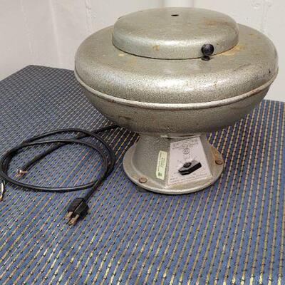Lot 1270: Vintage International Clinical Centrifuge (needs rewire)