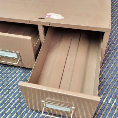 Lot 1272: Small Desktop 2-Drawer File Cabinet 