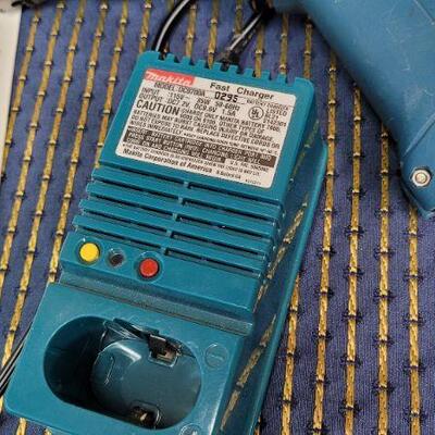 Lot 1277: Vintage Rechargeable Drill w/ MAKITA FAST CHARGER AND BATTERY Tested A+