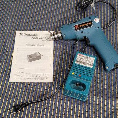 Lot 1277: Vintage Rechargeable Drill w/ MAKITA FAST CHARGER AND BATTERY Tested A+