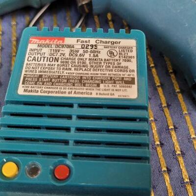 Lot 1277: Vintage Rechargeable Drill w/ MAKITA FAST CHARGER AND BATTERY Tested A+