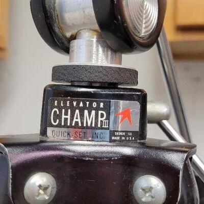 Lot 1281: Vintage ELEVATOR CHAMP Tripod 